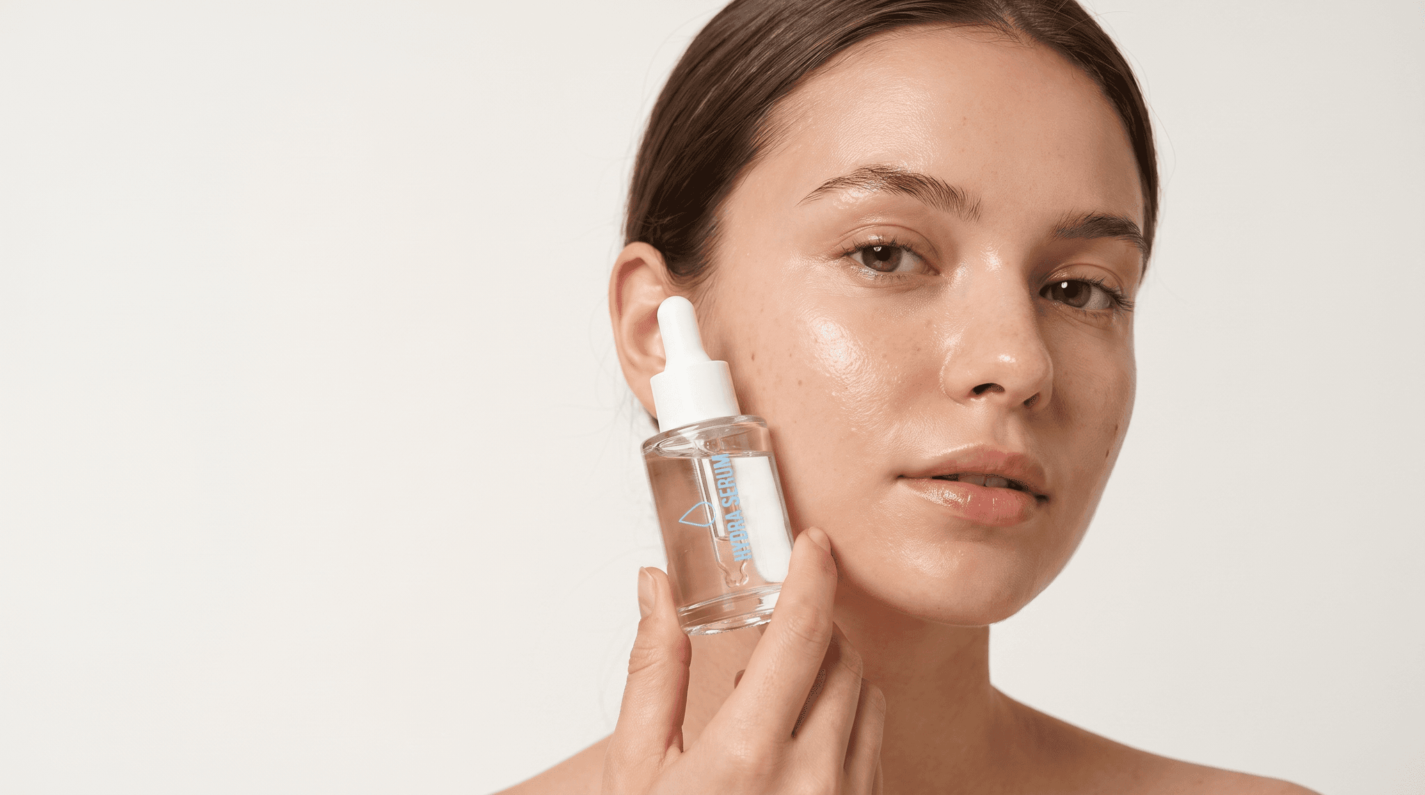 Hyaluronik Asit Nedir? Cildinize Sağladığı Faydalar ve Doğru Kullanım Rehberi